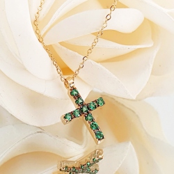 CADENA CON CRUZ ORO Y ESMERALDAS