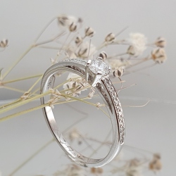 SORTIJA ORO BLANCO BRILLANTES