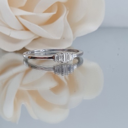 SORTIJA ORO 18KT. DIAMANTES TALLA BAGUETTE