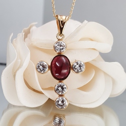 CRUZ ORO 18 KT. GRANATE