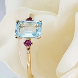 SORTIJA ORO 18 KT. TOPACIO AZUL RODOLITA Y BRILLANTES