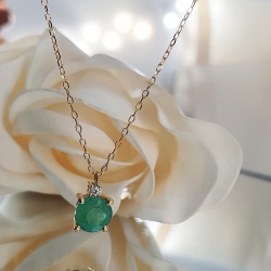 GARGANTILLA ORO 18 KT. ESMERALDA Y BRILLANTE