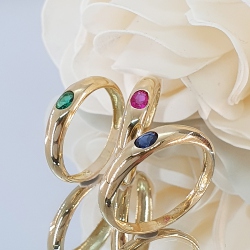 ANILLO ORO AMARILLO 18 KT. CON ZAFIRO EN TALLA OVAL