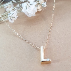 COLGANTE L INICIAL CON DIAMANTE