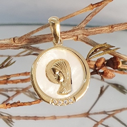 MEDALLA ORO 18 KT. VIRGEN NIÑA NÁCAR