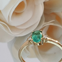 SORTIJA Leila ORO 18 KT. ESMERALDA Y BRILLANTES